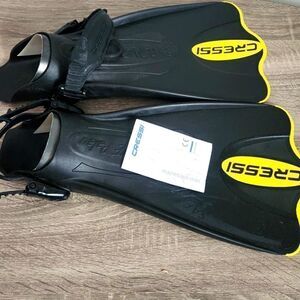 Cressi Palau Short Snorkeling Fins with Mesh Bag, Yellow, X-Small/MEDIUM .ITALY.